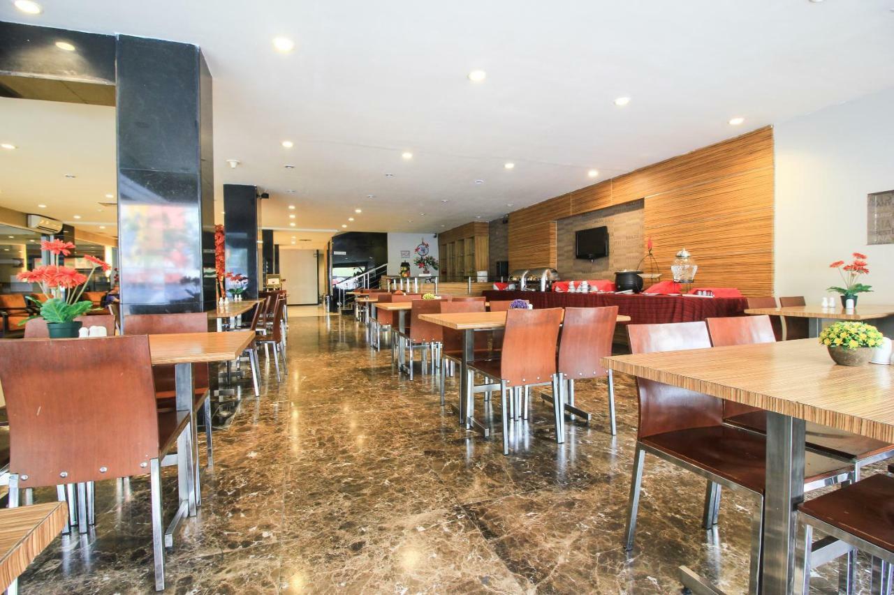 Aston Pekanbaru City Hotel Ngoại thất bức ảnh